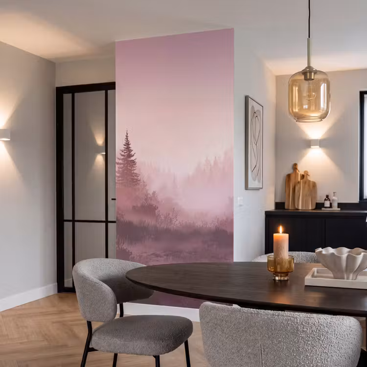 Landschap - Mistig - Roze Behang Vlies klein -sfeer3