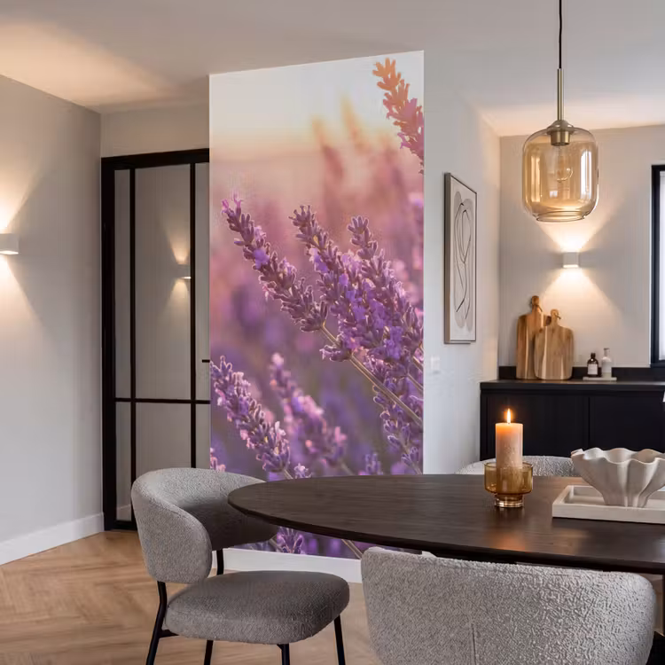 Lavendel - Paars - Zonlicht Behang Vlies klein -sfeer3