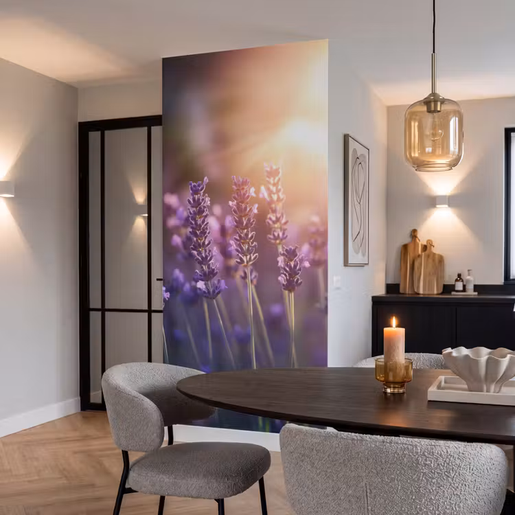 Lavendelbloemen - Paars - Zonlicht Behang Vlies klein -sfeer3