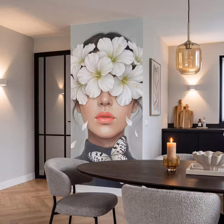 Lelies - Portret - Wit Behang Vlies klein -sfeer3
