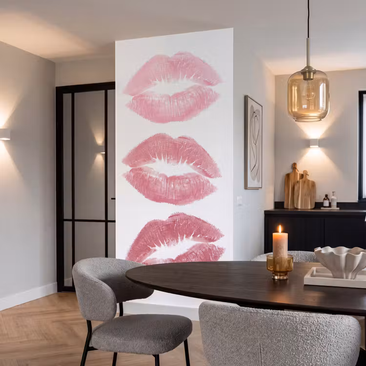 Lippen - Kusafdruk - Roze - Modern - Abstract Behang Vlies klein -sfeer3