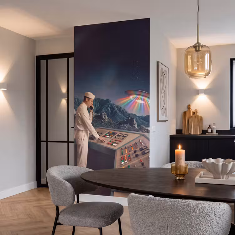 Tapete - Mann – Kontrollraum – Strand - Man - Controlekamer - Strand Behang Vlies klein