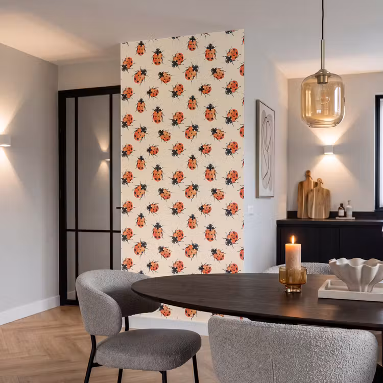 Lieveheersbeestjes - Patroon - Rood Behang Vlies klein 1076 -sfeer3