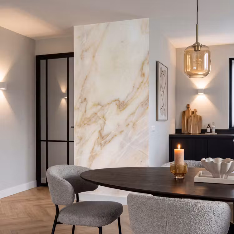 Marmer - Ader - Abstract - Wit - Goud Behang Vlies klein -sfeer3