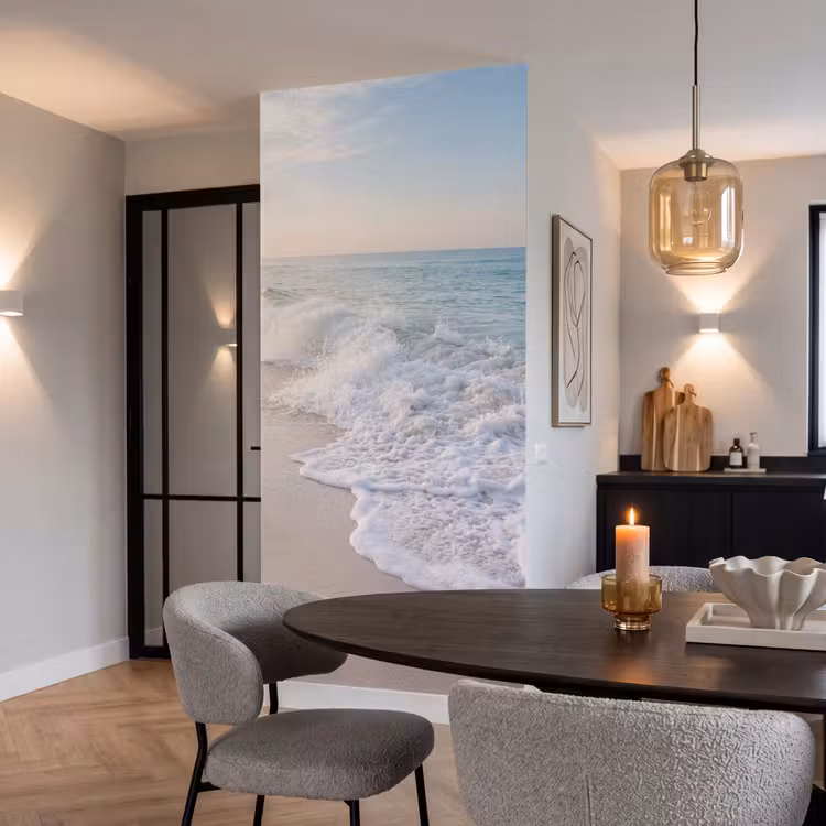 Zee - Golven - Strand - Natuur - Wit Behang Vlies klein -sfeer3
