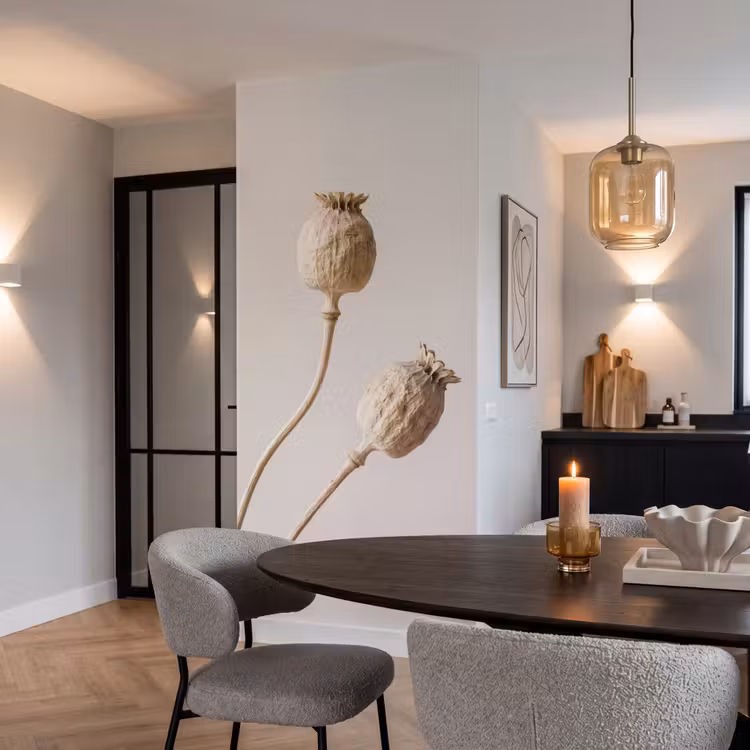 Papaverbollen - Droogbloemen - Minimalistisch - Beige - Rustig Behang Vlies klein -sfeer3