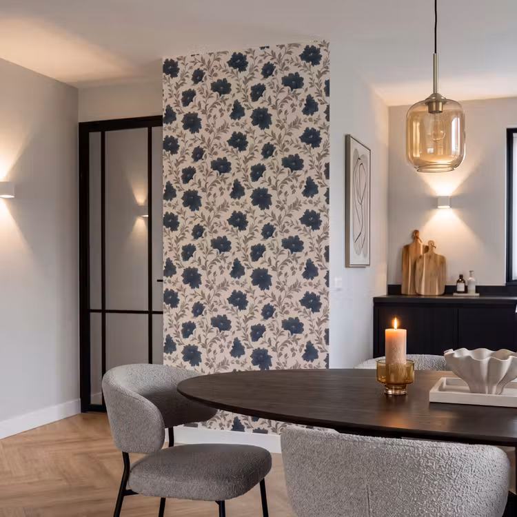 Motief - Bloemen - Zwart - Beige Behang Vlies klein 1076 -sfeer3