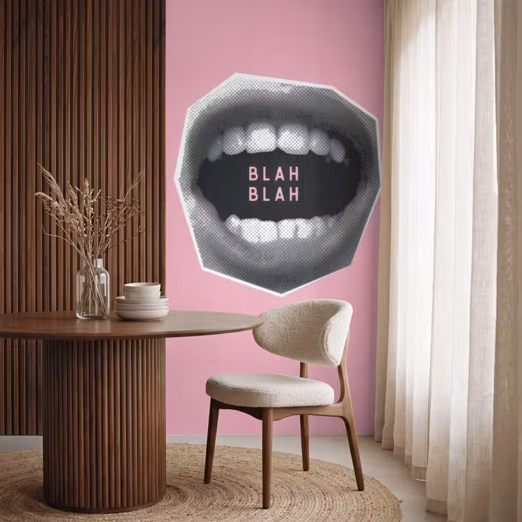 Mond - BLAH BLAH - Roze Behang Vlies klein -sfeer1