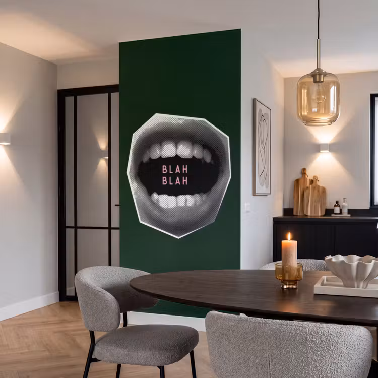Mond - Groen - Illustratie - BLAH BLAH Behang Vlies klein -sfeer3