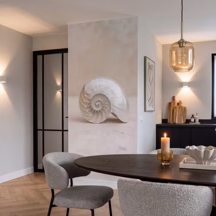 Schelp - Spiraal - Beige Behang Vlies klein -sfeer3