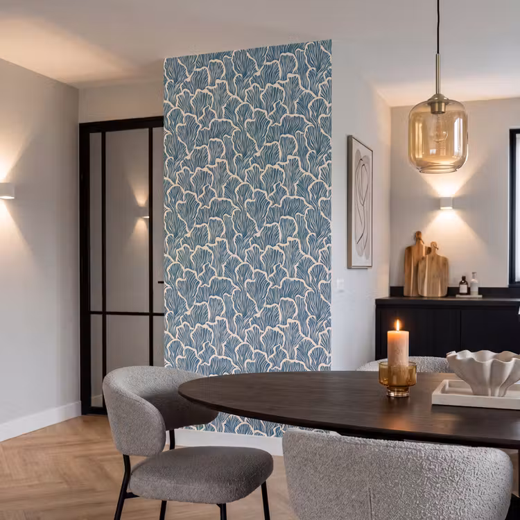 Organisch - Blauw - Crème - Schelpen Behang Vlies klein 1076 -sfeer3