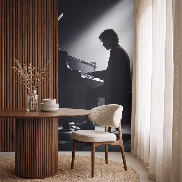 Persoon - Piano - Muziek - Zwart-wit - Podium Behang Vlies klein -sfeer1