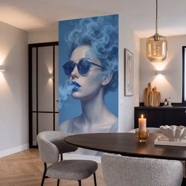 Portret - Zonnebril - Rook - Abstract - Blauw Behang Vlies klein -sfeer3