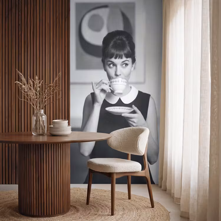 Portret - Thee - Vrouw Behang Vlies klein -sfeer1