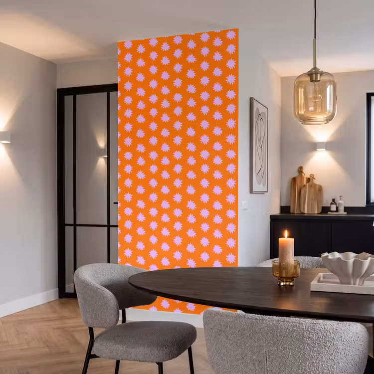 Retro - Bloemen - Oranje Behang Vlies klein 1076 -sfeer3