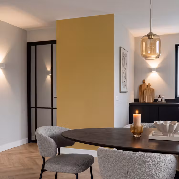 Rhythmic - Ochre - Geel Behang Vlies klein 1076 -sfeer3