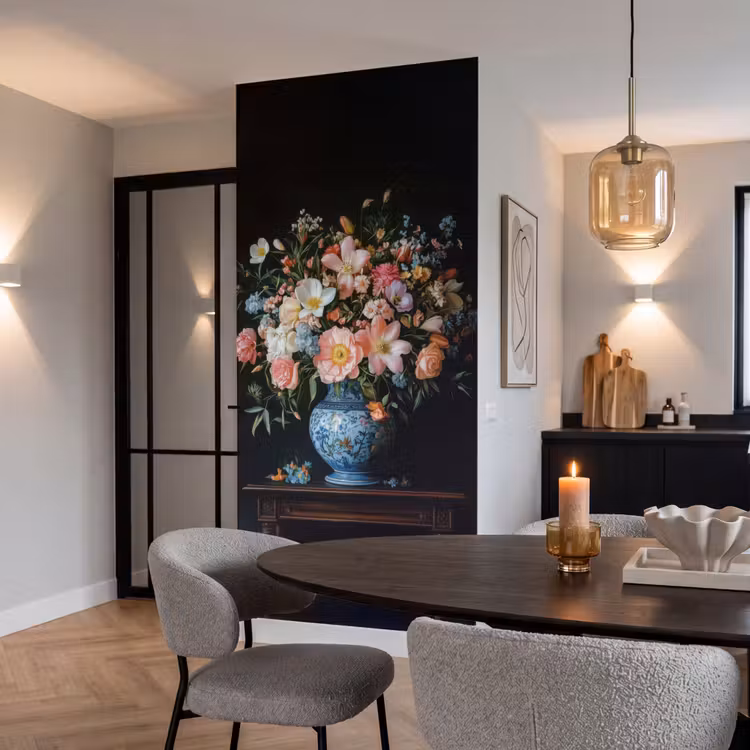 Roze - Bloemen - Vaas - Kleuren Behang Vlies klein -sfeer3
