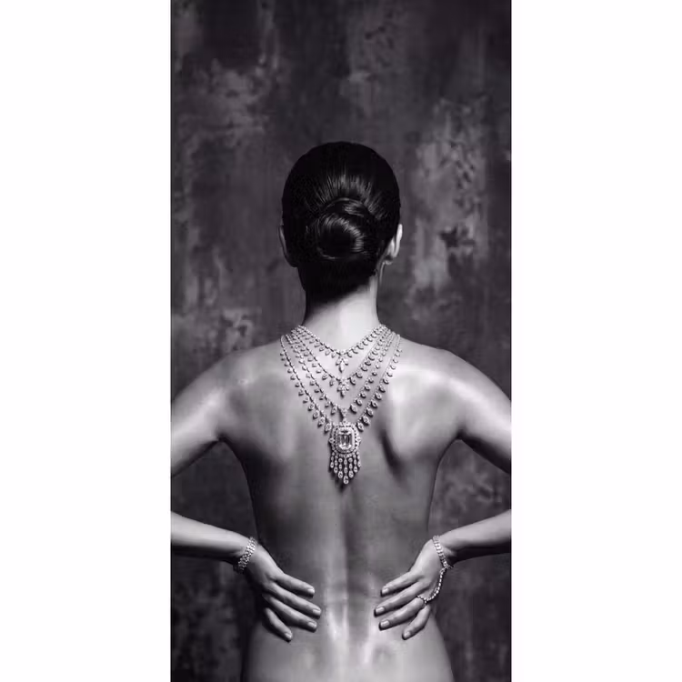 Rug - Ketting - Portret - Zwart - Wit - Glamour Behang Vlies klein -3d_website