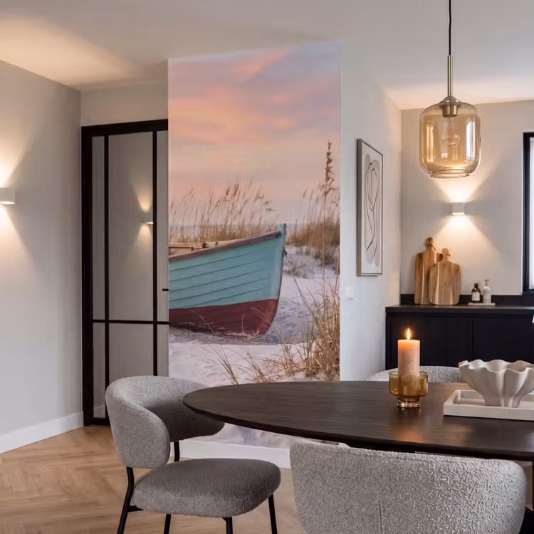 Rustiek - Roeiboot - Zandstrand Behang Vlies klein -sfeer3