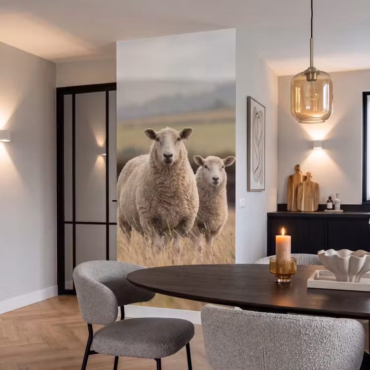 Schapen - Weidenlandschap - Heuvels Behang Vlies klein -sfeer3