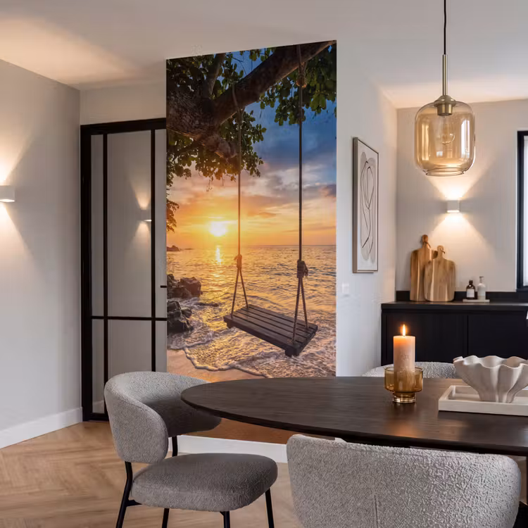 Schommel - Strand - Zonsondergang - Natuur - Oranje Behang Vlies klein -sfeer3