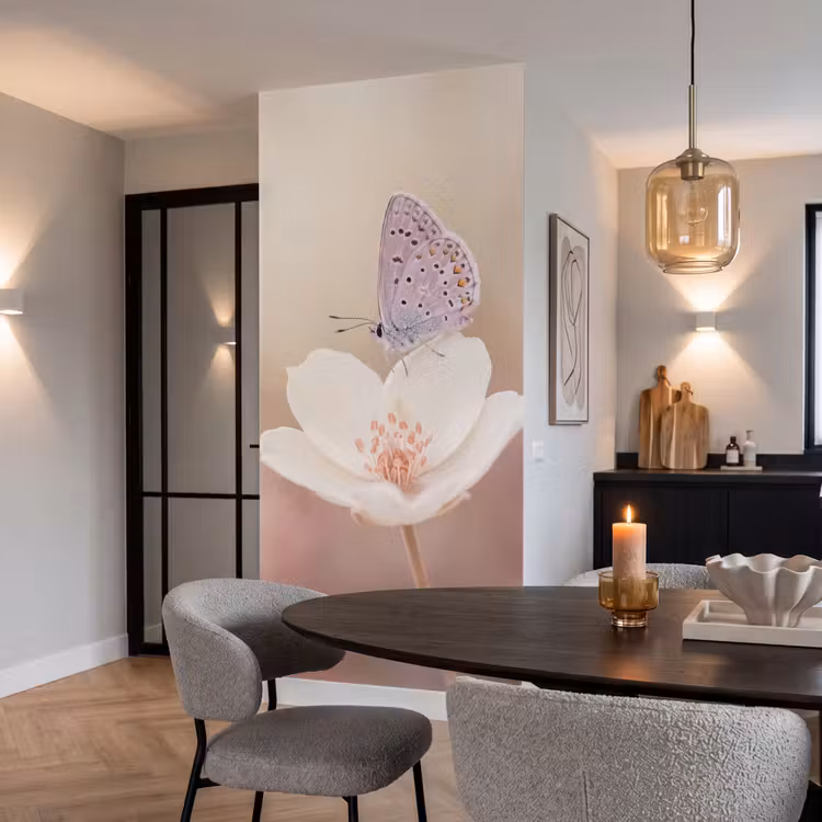 Vlinder - Bloem - Blauw Behang Vlies klein -sfeer3