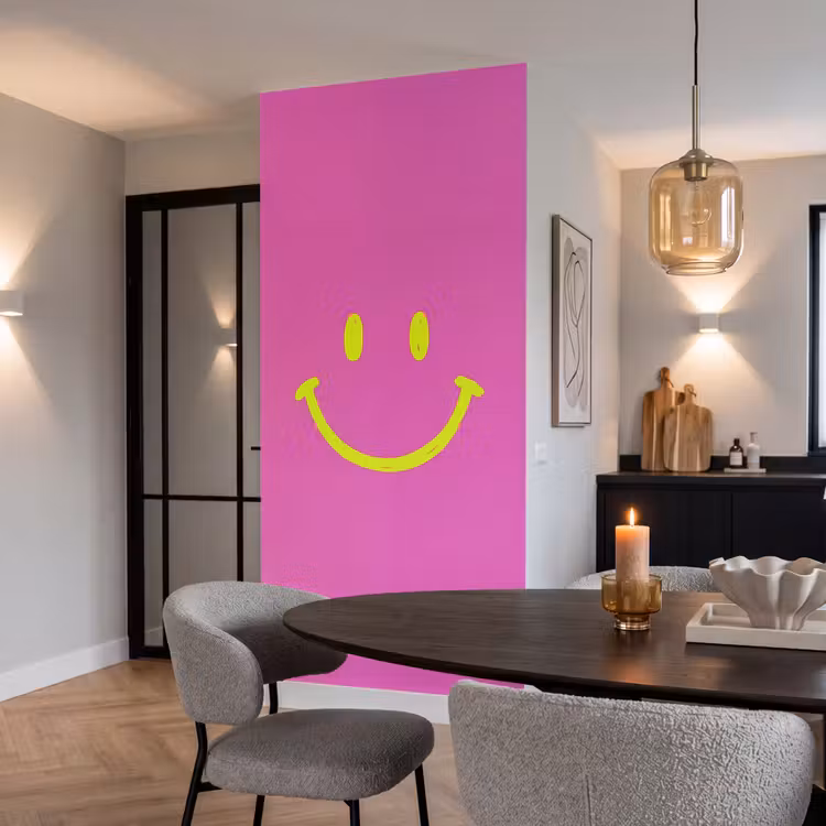 Smiley - Vrolijk - Roze Behang Vlies klein -sfeer3