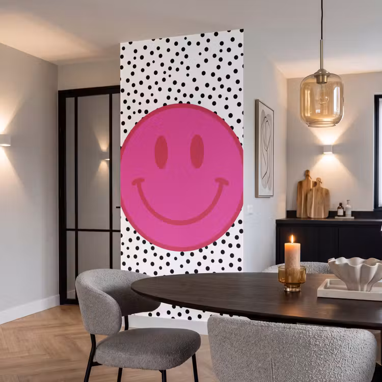 Smiley - Roze - Stippen Behang Vlies klein -sfeer3