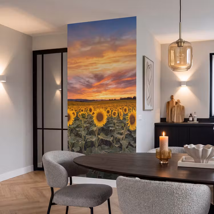 Zonnebloemen - Heuvellandschap - Geel Behang Vlies klein -sfeer3