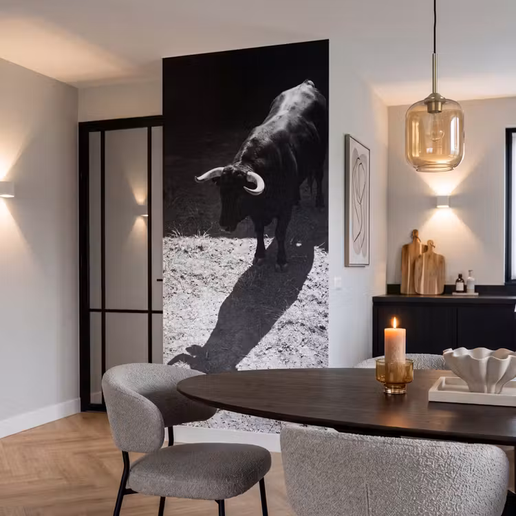 Stier - Schaduw - Dieren - Contrast - Zwart-wit Behang Vlies klein -sfeer3