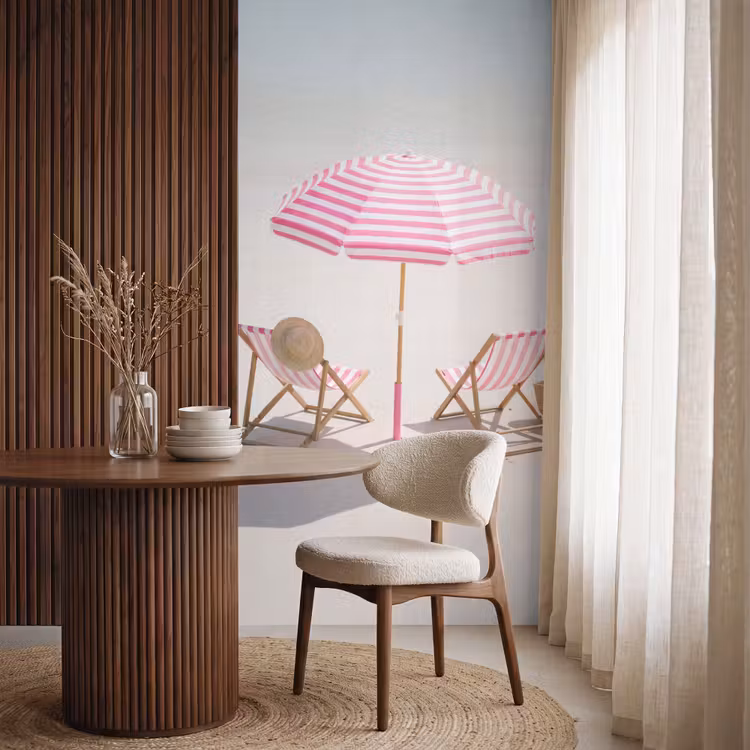 Strand - Parasol - Ligstoel - Zomer - Roze Behang Vlies klein -sfeer1