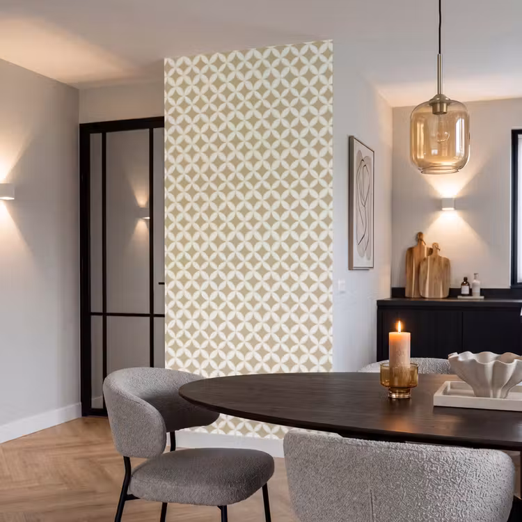 Symmetrisch - Motief - Beige Behang Vlies klein 1076 -sfeer3