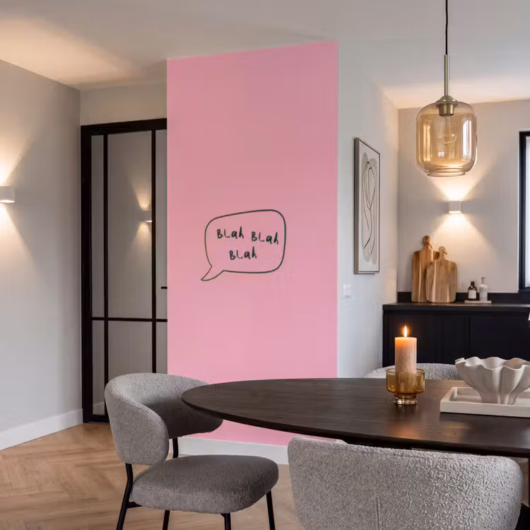 Tekstwolkje - BLAH BLAH BLAH - Roze Behang Vlies klein -sfeer3