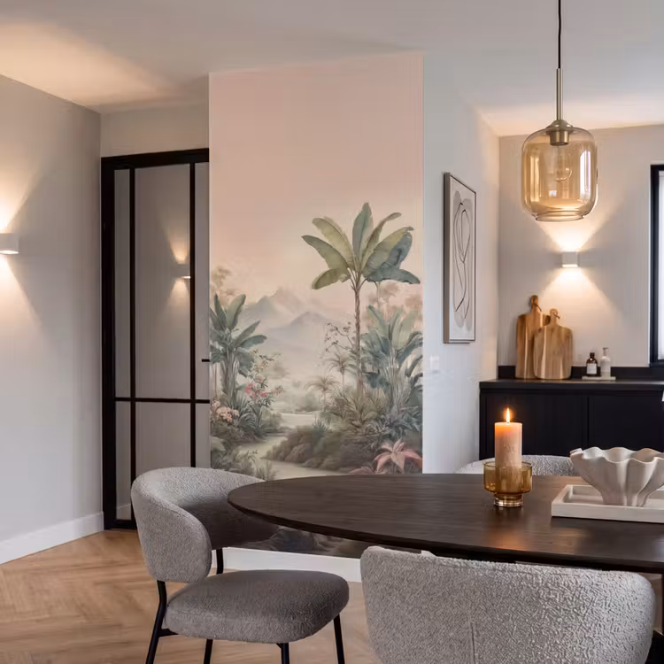 Tropisch landschap - palmbomen - Bloemen - Roze lucht Behang Vlies klein -sfeer3