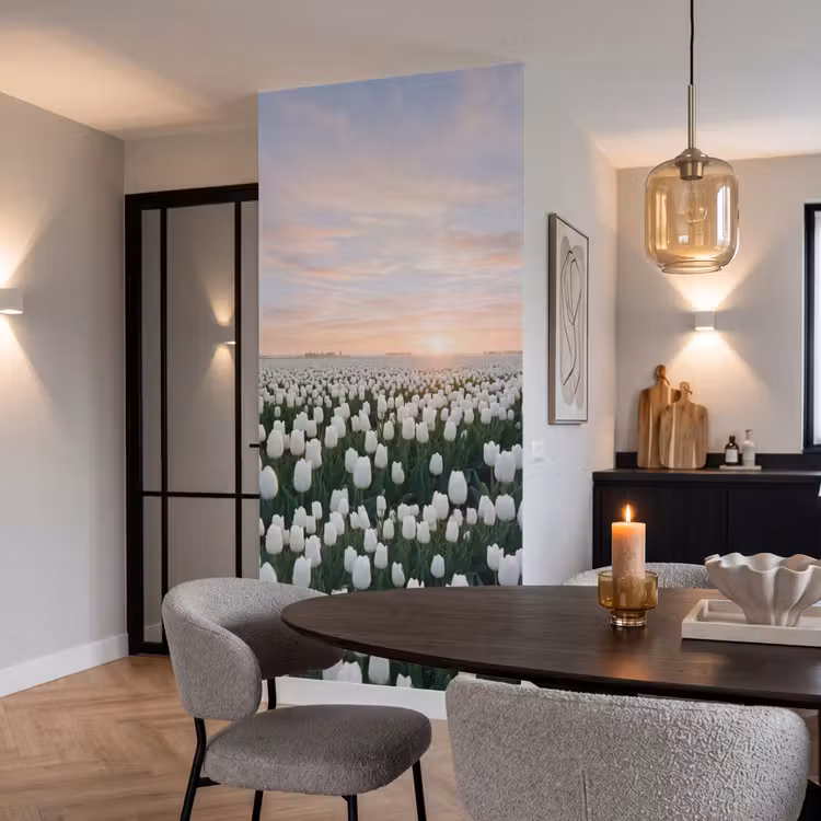 Tulpen - Landschap - Wit Behang Vlies klein -sfeer3
