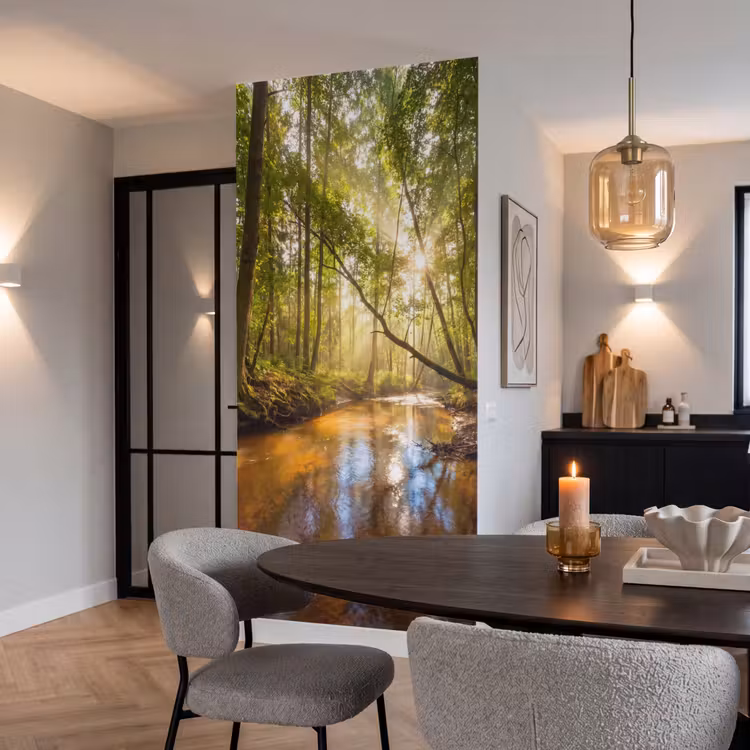 Bos - Beek - Zonlicht - Natuur - Groen Behang Vlies klein -sfeer3