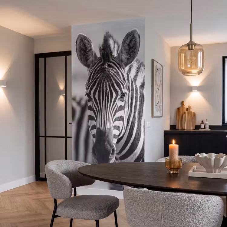 Zebra's - Zwart - Wit Behang Vlies klein -sfeer3