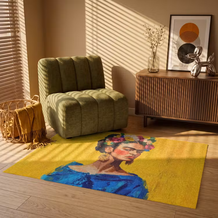 Frida Kahlo - Vrouw - Geel - Blauw - Bloemen Vloerkleed Rechthoek klein -atmosphere_sfeer1_global