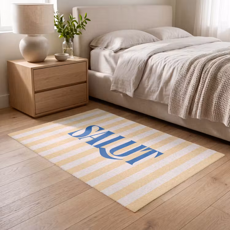 Salut - Quote - Strepen - Geel - Blauw - Wit Vloerkleed Rechthoek klein -atmosphere_sfeer3_global