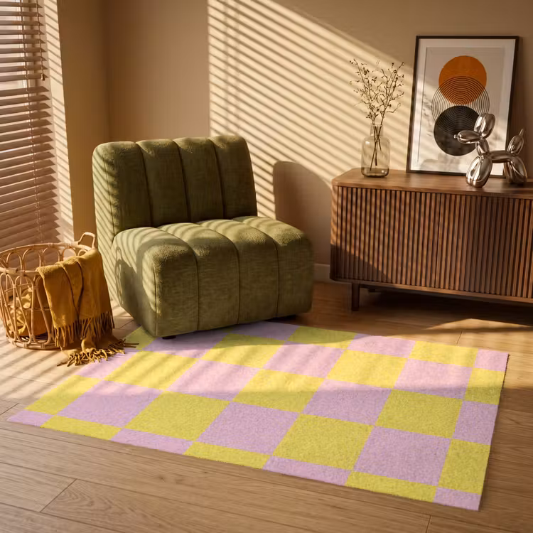Schaakbord patroon - Geel - Roze - Blokjes Vloerkleed Rechthoek klein -atmosphere_sfeer1_global