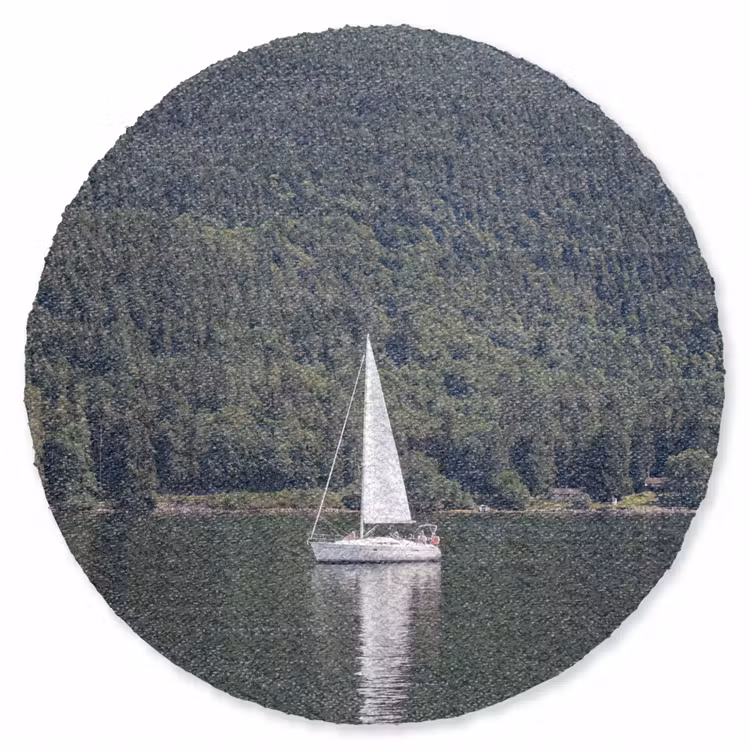 Teppich - Segelboot – Wasser – Berge – Natur – Grün - Zeilboot - Water - Bergen - Natuur - Groen Vloerkleed Rond klein