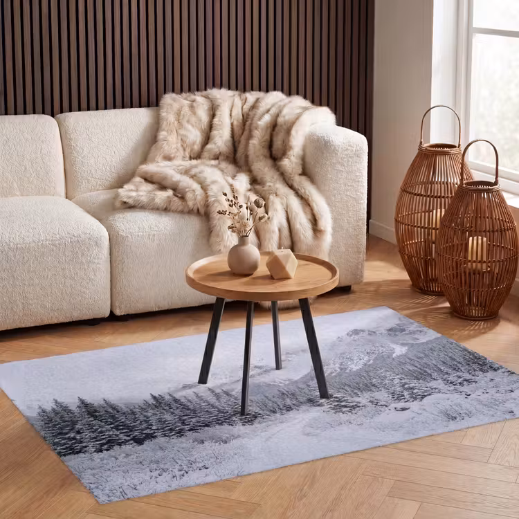 Weg - Bergen - Sneeuw - Naaldbos - Avontuurlijk Vloerkleed Rechthoek klein -atmosphere_sfeer2_global