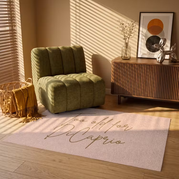 Too old for dicaprio - Roze - Groen Vloerkleed Rechthoek klein -atmosphere_sfeer1_global