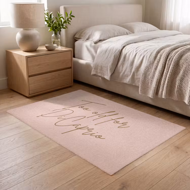 Too old for dicaprio - Roze - Groen Vloerkleed Rechthoek klein -atmosphere_sfeer3_global