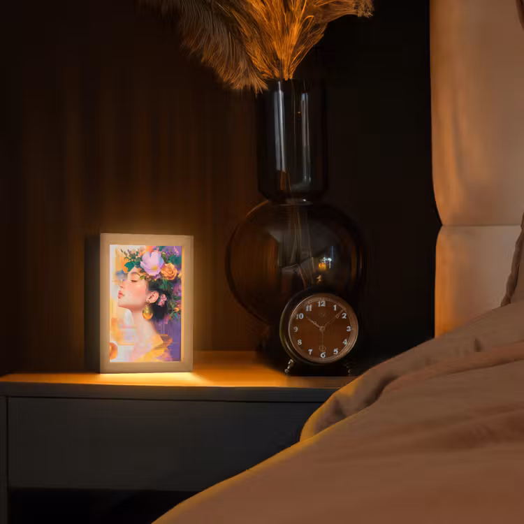 Abstract - Vrouw - Bloemenkroon - Goud Light Box met kabel (Tafellamp) klein -sfeer1