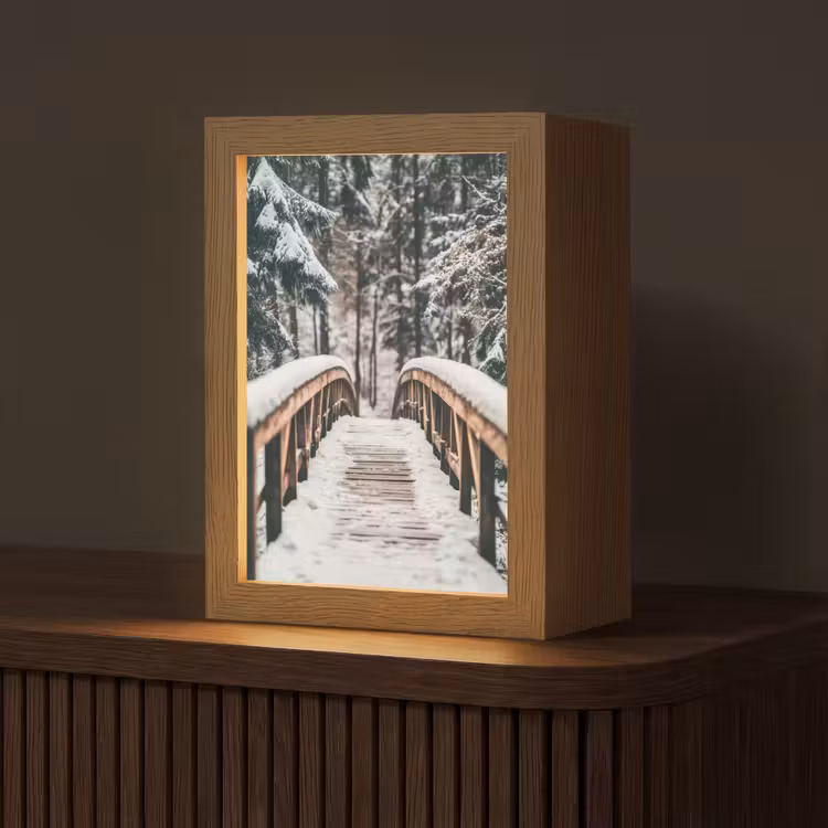 Brug - Winterlandschap - Bos - Natuur - Sneeuw Light Box met kabel (Tafellamp) klein -z3d_website