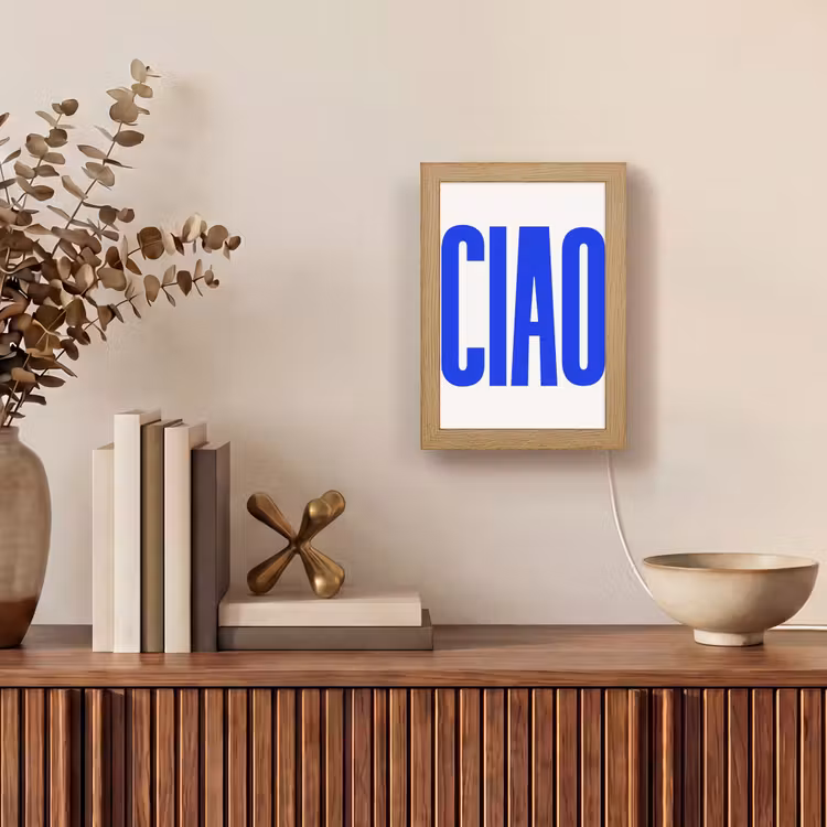 Ciao - Hoofdletters - Blauw - Minimalistisch Light Box met kabel (Tafellamp) klein -sfeer2