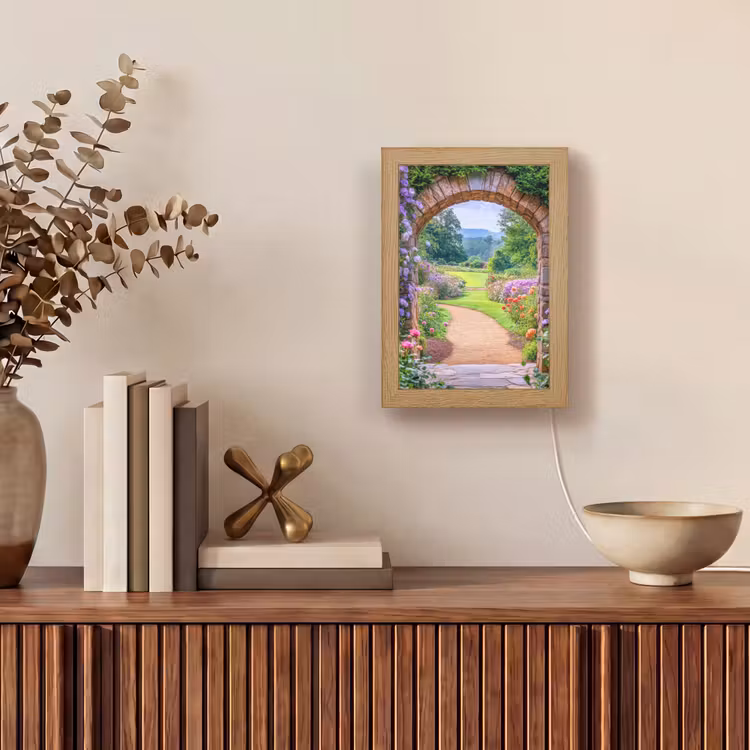Doorkijk - Poort - Bloemen - Tuin Light Box met kabel (Tafellamp) klein -sfeer2