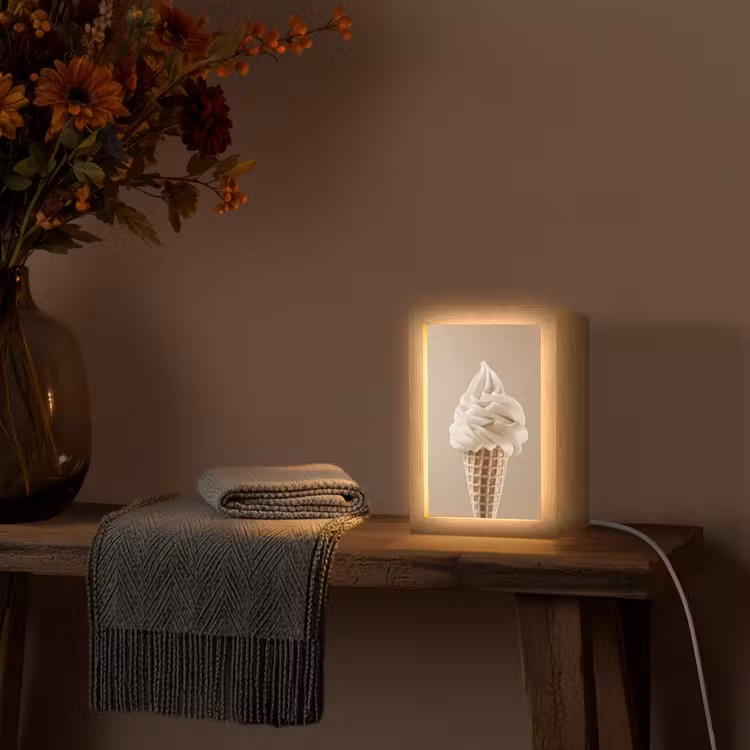 IJs - Softijs - Romig - Hoorntje - Beige Light Box met kabel (Tafellamp) klein -sfeer4