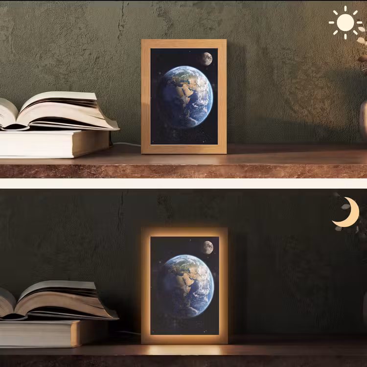 Aarde - Ruimte - Blauw - Groen Light Box met kabel (Tafellamp) klein -sfeer3
